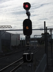 PAP 2220 signal with route indicator below signal heads
